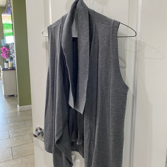 Banana Republic Gray Sleeveless Cardigan Vest. - Picture 1 of 6